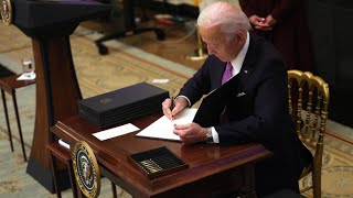 États-Unis : masques, quarantaines... Joe Biden signe une série de décrets contre le Covid-19