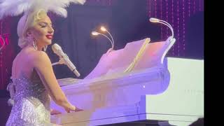 Lady Gaga up close performing funny version of Poker Face on Piano🔥(Las Vegas, 6 September, 2023)4K Resimi