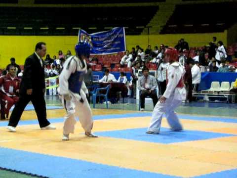 Taekwondo Semi-final Marx (UNSAAC) VS (UIGV) (-63 Kg.) inter-universita...  (parte 2) 2010