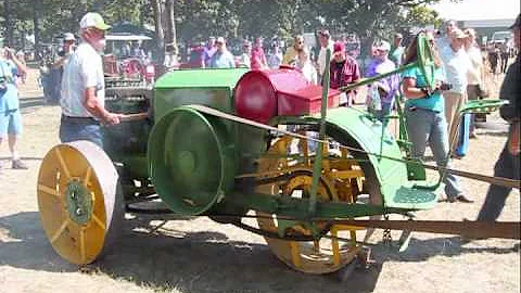 John Deere Dain at Sycamore steam show 2012 runnin...