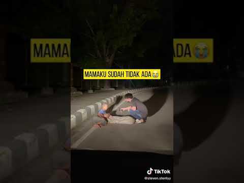 kedua anak ini tidur pinggir jalan, karena sudh tdk punya ortu, peduli jalanan