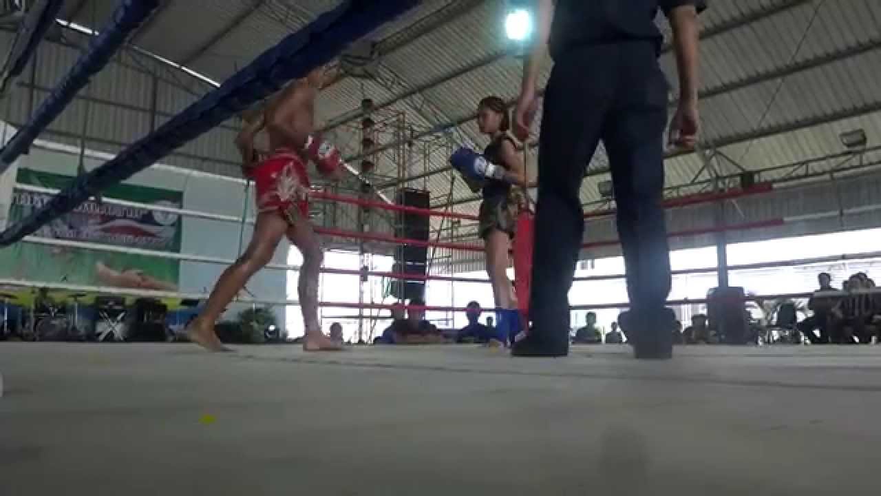 PhetJee Jaa O. Meekhun (girl) vs Inseedam Poptheerathm (boy) - Muay Thai