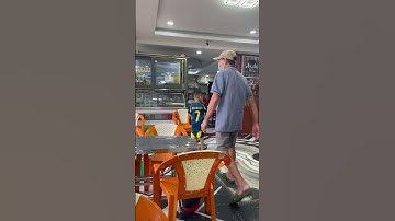 Quán Ốc Đào nổi tiếng  ở quận 1. Michelin Guide năm 2013 và 2014.