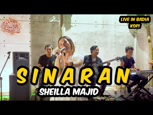 SINARAN - SHEILA MAJID (COVER) || LIVE PERFORMANCE BY COFFEEBREAK BAND || LIVE IN BADIA KOPI class=