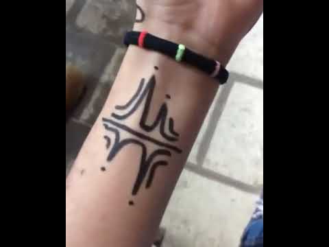 مهاب شادي يرسم تاتو 