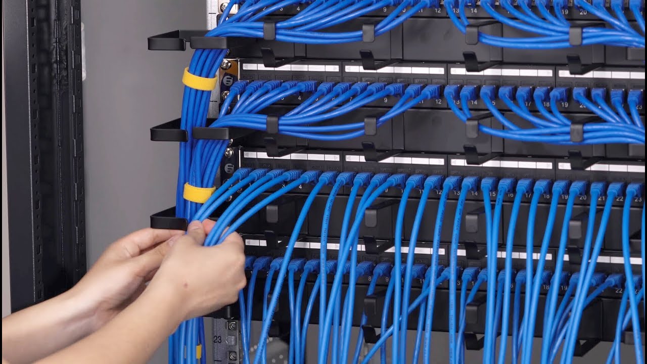 1U Horizontal/Vertical Cable Manager With End Rings