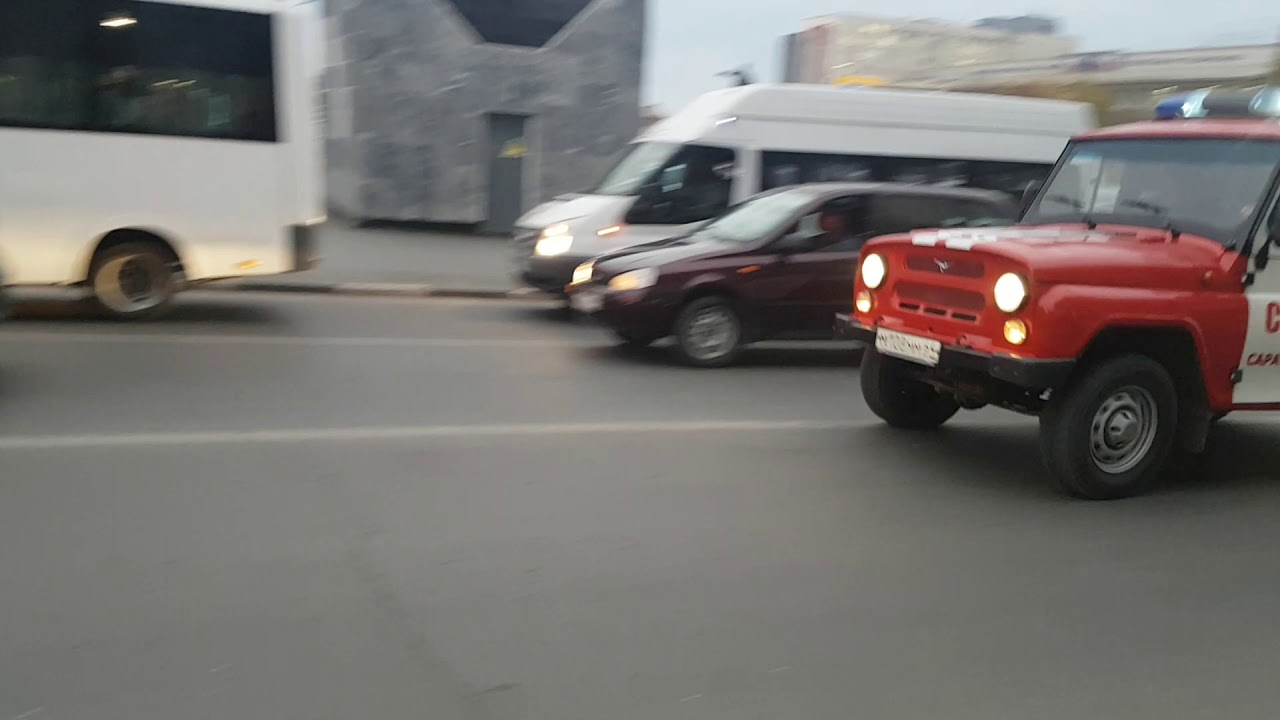 Чуть не сбила машина Чуть не сбила машина