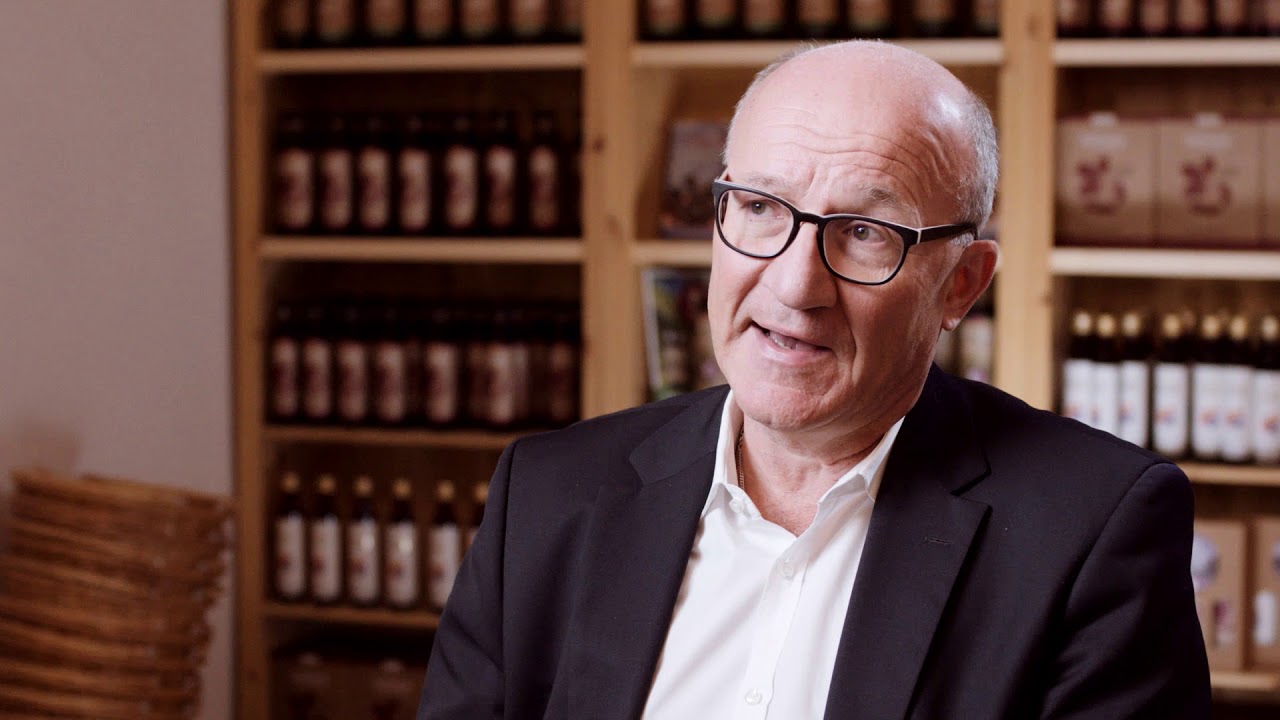 Teil 4 Prof. Dr. Schedel Leiter onkologische Klinik bei Passau legt Aroniaplantage an YouTube Teil 4 Prof. Dr. Schedel Leiter onkologische Klinik bei Passau legt Aroniaplantage an YouTube
