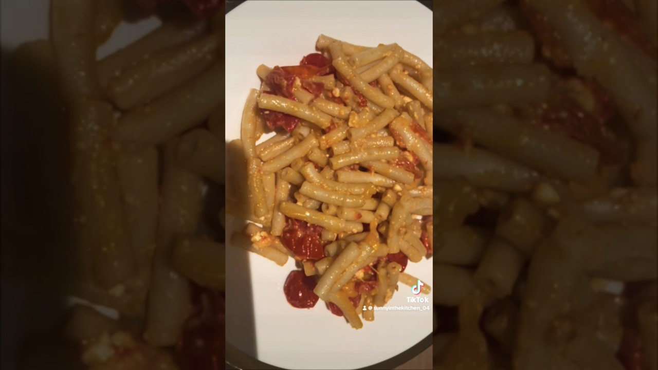 I made the viral baked feta and tomato pasta @Feelgoodfoodie