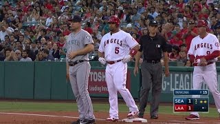 SEA@LAA: Escobar crosses plate on Seager's error