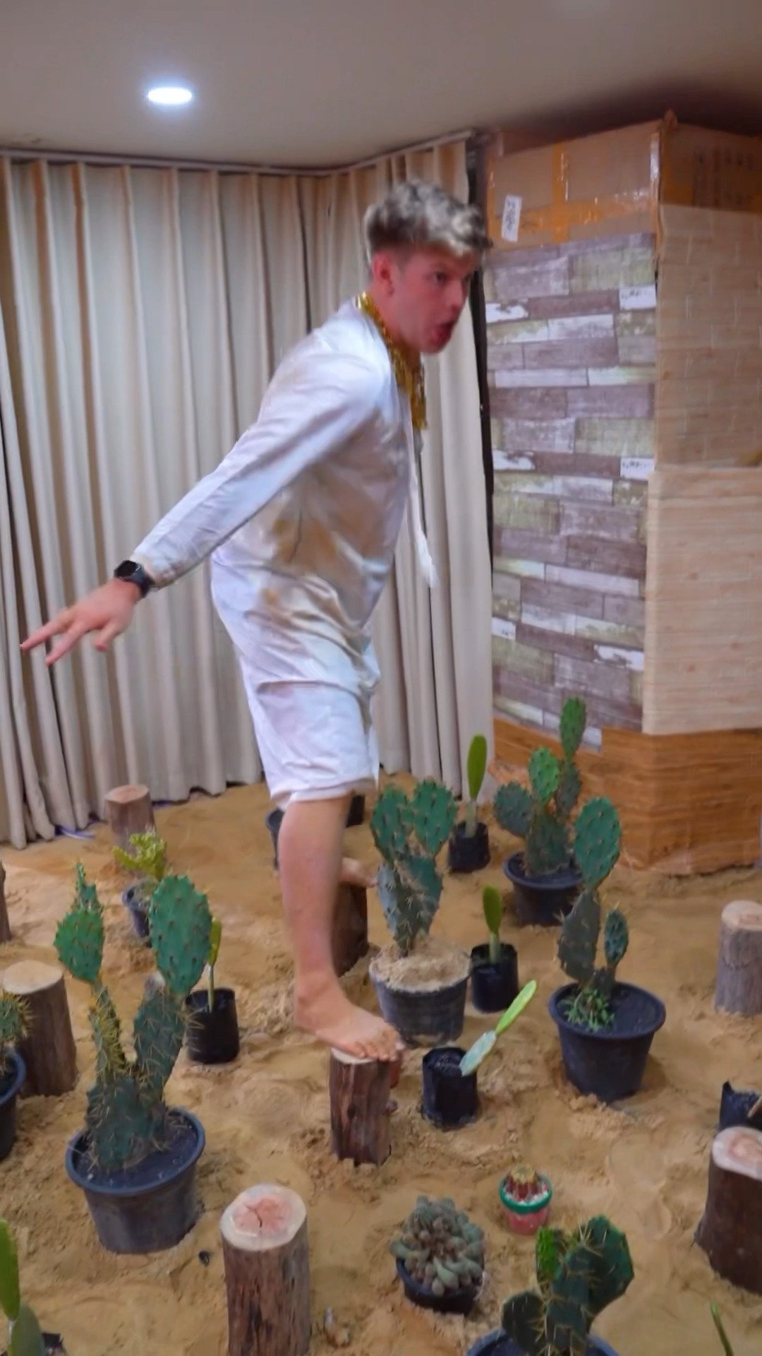 The floor is cactus ?