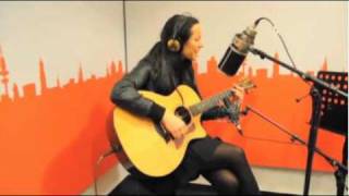Video voorbeeld van "Nerina Pallot - Put Your Hands Up (Live at Radio Hamburg)"