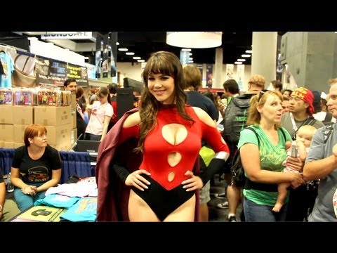 Playboy Playmate of the Year Claire Sinclair at Comic-Con 2013 - 동영상