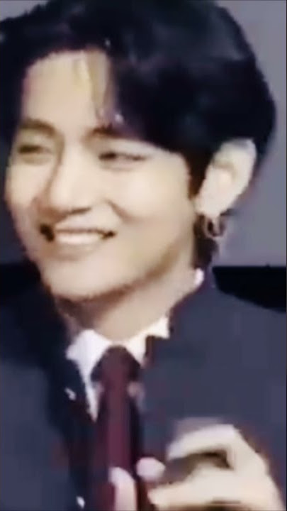 Remember tae’s tiny “oh annyeong ” when jimin was singing “hello my alien”😆