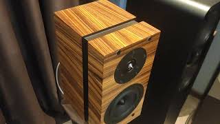 Bookshelf speakers Gamut Phi 3