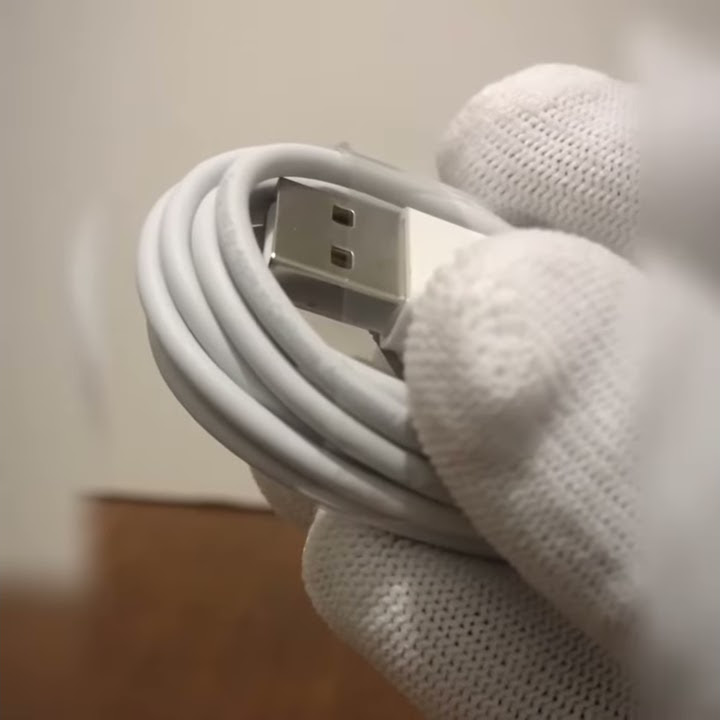 Original iPhone 4 / 4s cable - YouTube