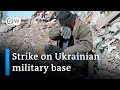 Russian missile strike kills dozens at Ukrainian military base in Mykolaiv | DW News