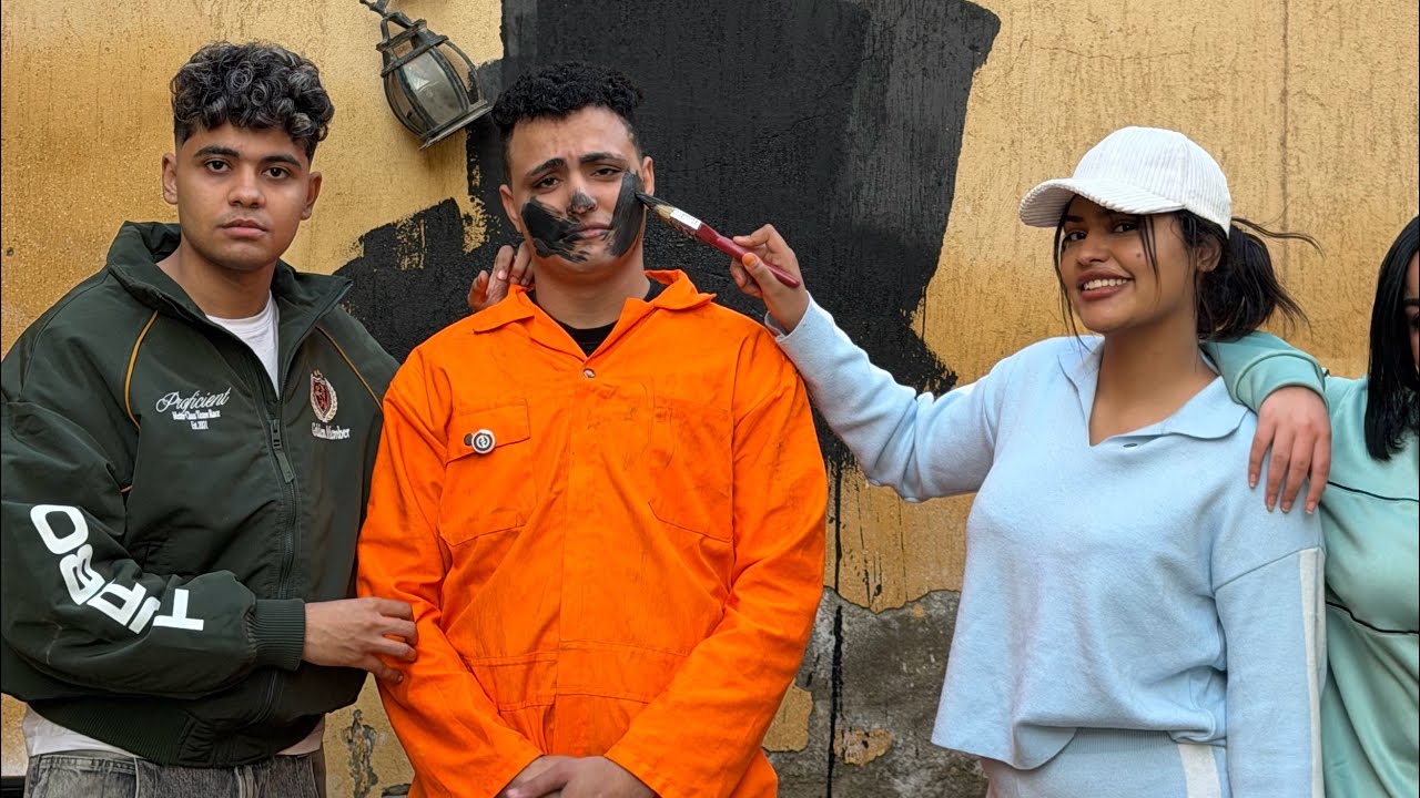 سرقوا شنطتها… بس اللي حصل بعدها قلبهم مجانين!