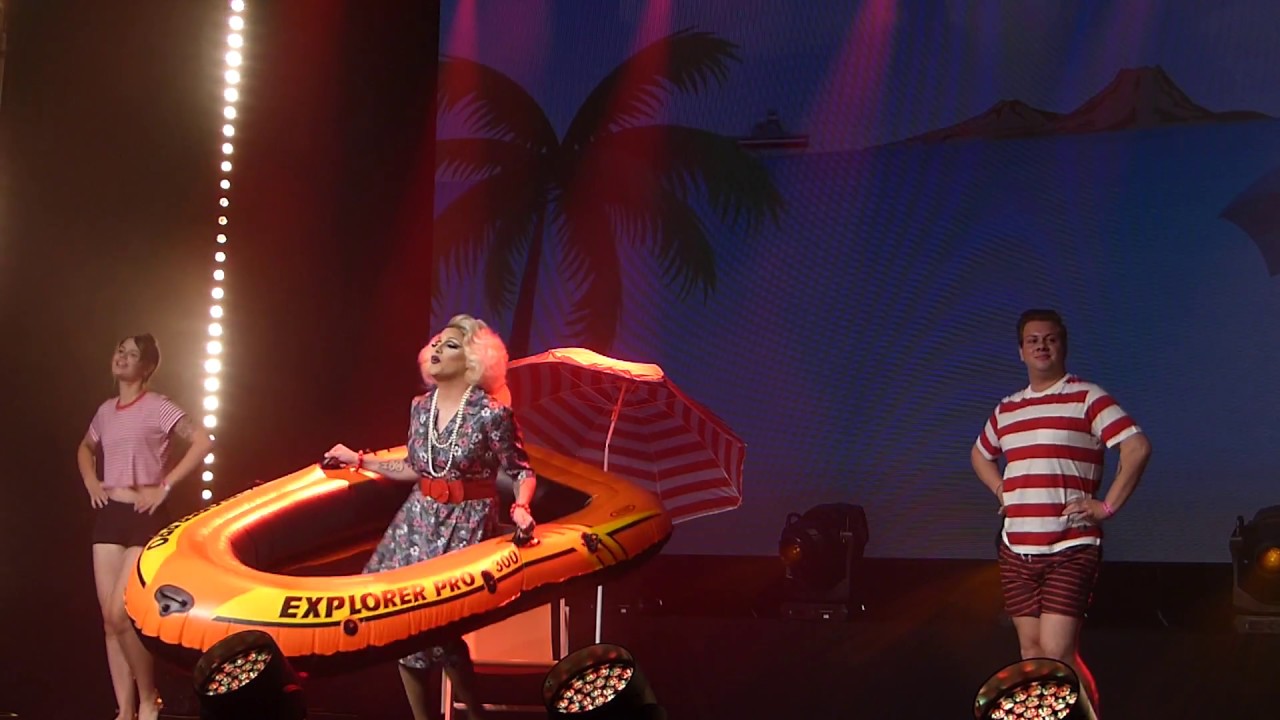 Paige Noir - Sommer og sol / Den knaldrøde gummibåd (Nattens Dronning 2018 | Look a like-kategori)