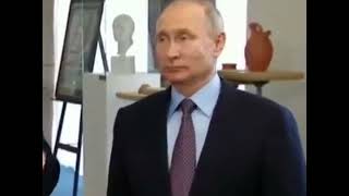 Путин слушает музыку