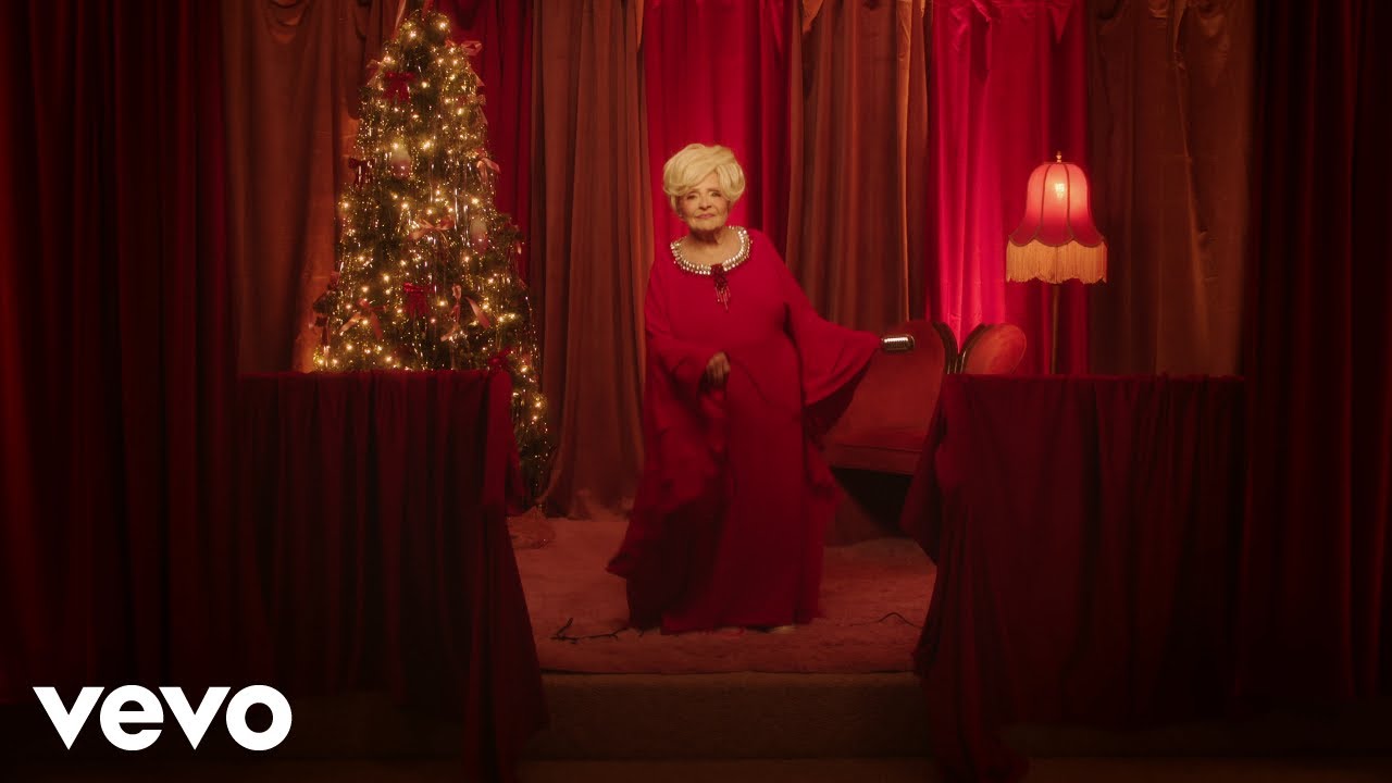 Brenda Lee - Rockin' Around The Christmas Tree (Official Music Video)