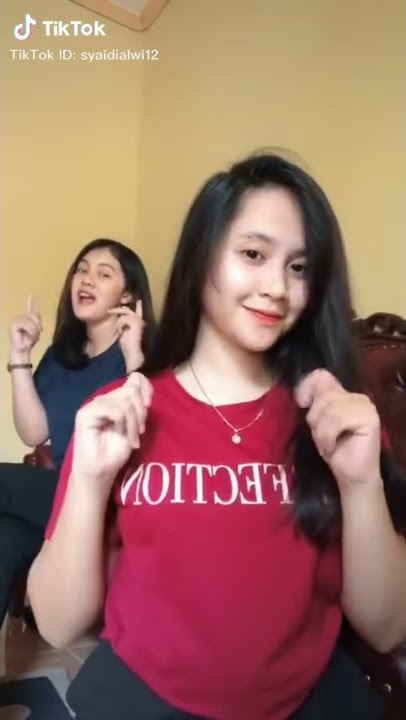 Cewek toge maen tiktok anunya nyembul keluar