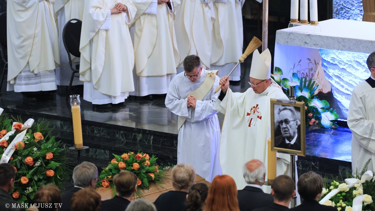 Egzekwie podczas Mszy pogrzebowej Franciszka Rysia