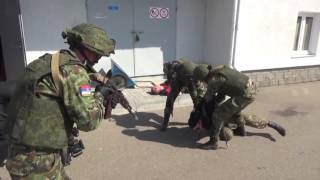 Освобождение стратегического объекта подразделением стран-участниц учения «Славянское братство-2017» Освобождение стратегического объекта подразделением стран-участниц учения «Славянское братство-2017»