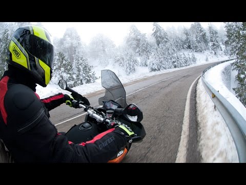 Elegir un buen casco al conducir motocicleta