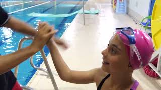 apprendre a nager en CP  ou a 6 ans( test pour les cm2 10 ans