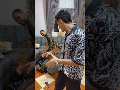 غدر الثعابين الثعبان لف عليه وعصره