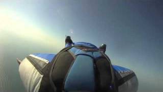 Wingsuit over Dubaï HD