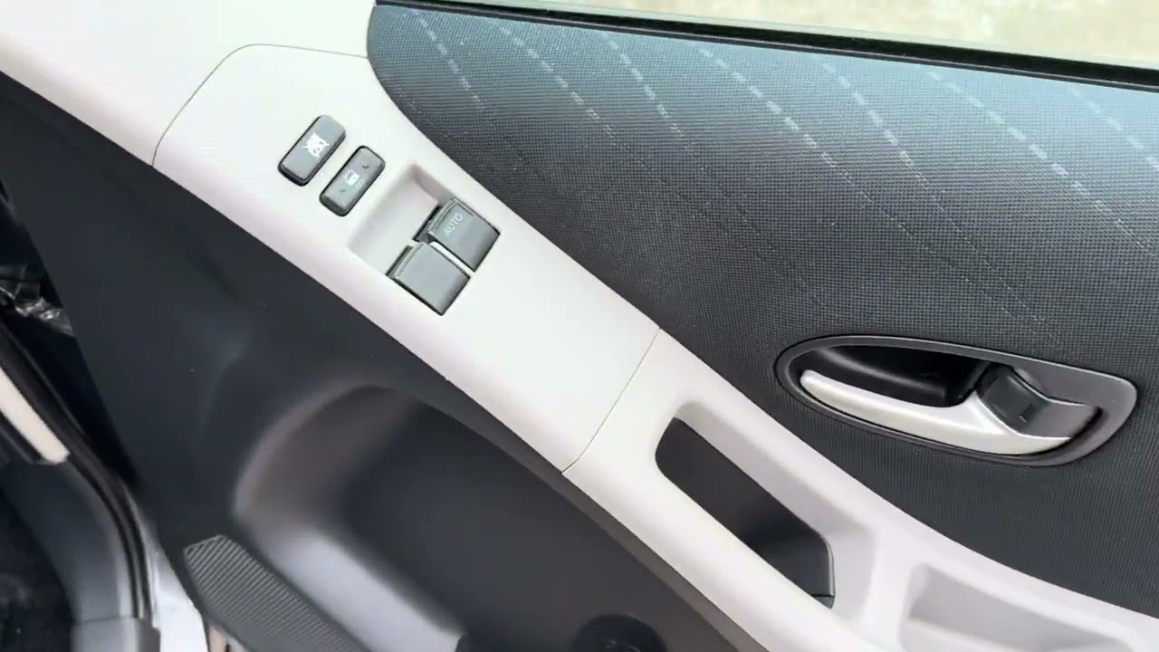 Toyota Yaris 1.3 YB08DJF