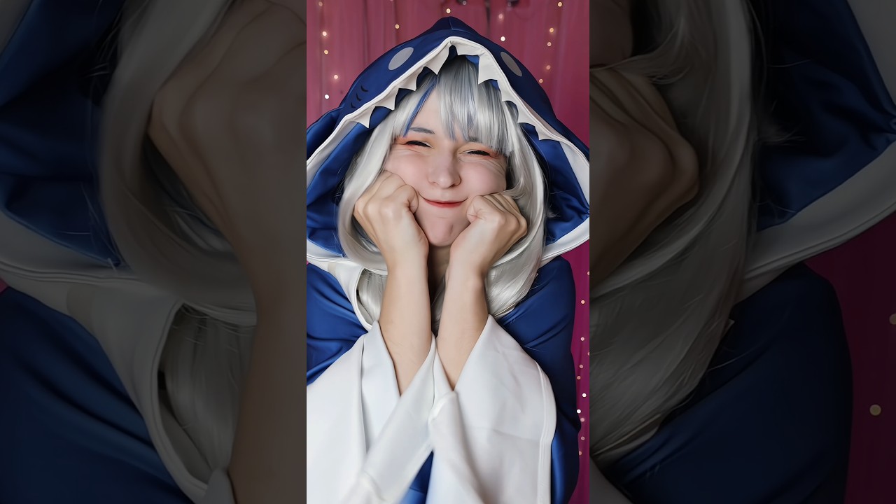 Squish the shark at your own risk 😈 #cosplay #gawrgura #hololive #gawrguracosplay #guracosplay