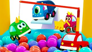 Çocuk şarkıları 5 oyuncak araba top havuzunda eğleniyor. Okul öncesi sayılar. Mokas Arabalar