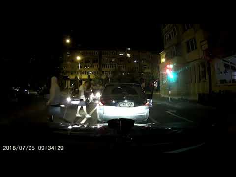 Incident în trafic în Piatra-Neamț: șofer lovit cu pumnul, în timp ce stătea la semafor, ZCH NEWS - sursa ta de informații