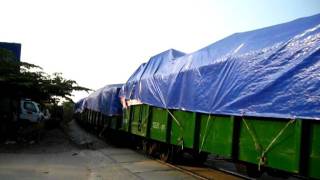 [334] D19E-902 kéo tàu hàng (23.10.2011)