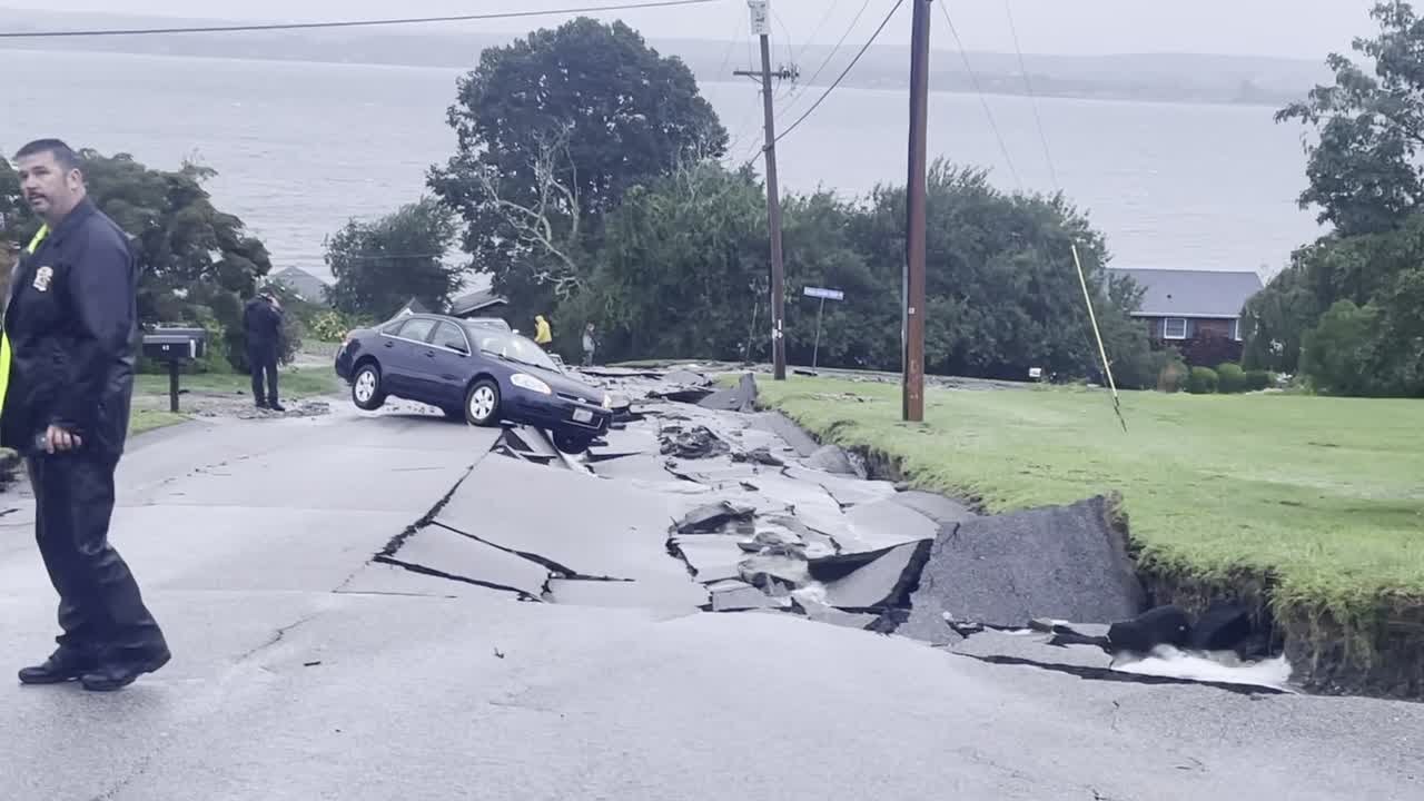 Video Now Partial road collapse in Portsmouth YouTube