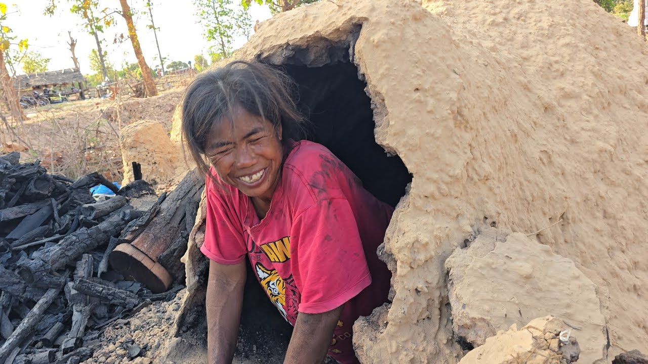 เกือบไฟไหม้ยายแปตายคาเตาแนมทางหาลูกสาวลูกเขยมาช่วยเป็นแต่มาเอาไปดังยายแปว่า