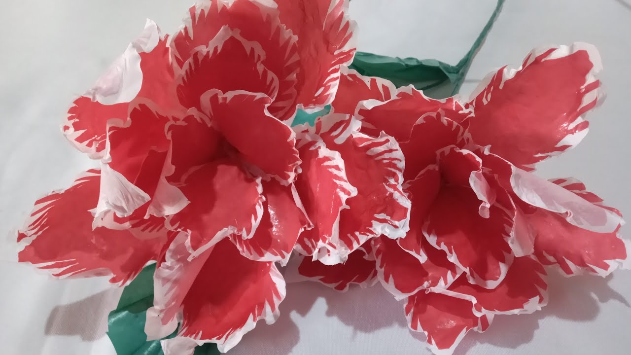 Flor feita com sacolas plásticas - Collab Cantinho da Cah