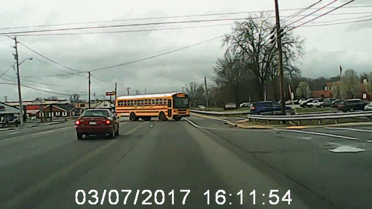 DANGEROUS Sumner County TN School Bus Driver Almost Wrecks