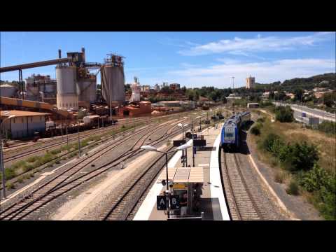 Un TER arrive en gare de Gardanne