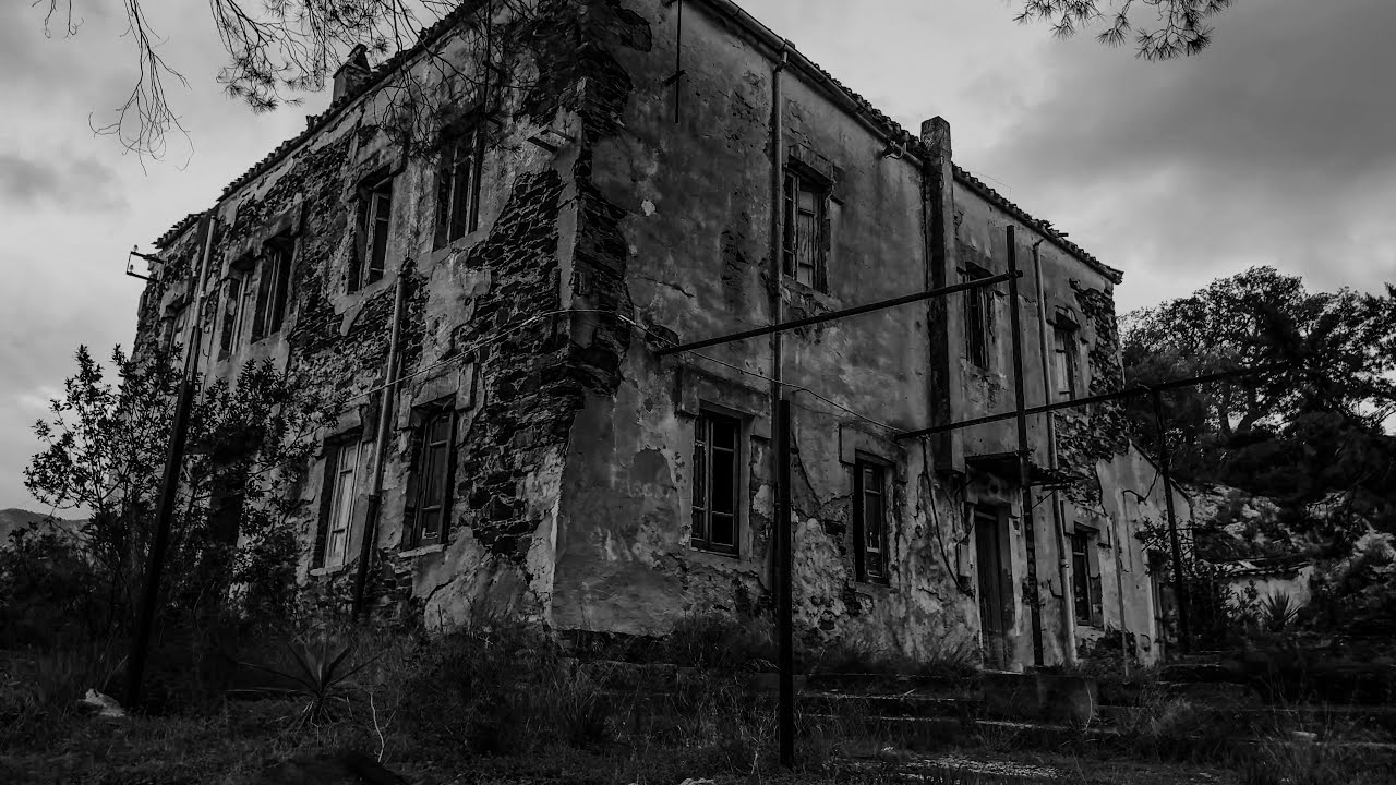 SARDEGNA : LUOGHI ABBANDONATI - La casa in collina nel sud Sardegna