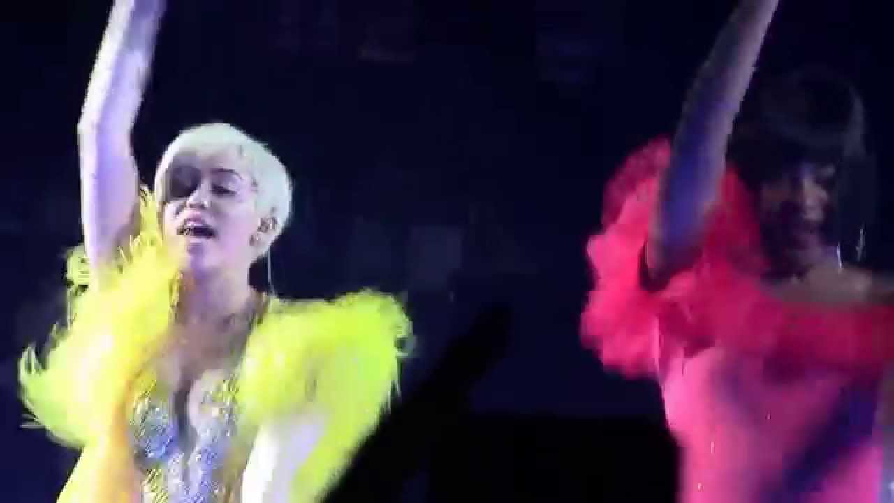 Miley Cyrus- Get It Right, Dublin Bangerz Tour