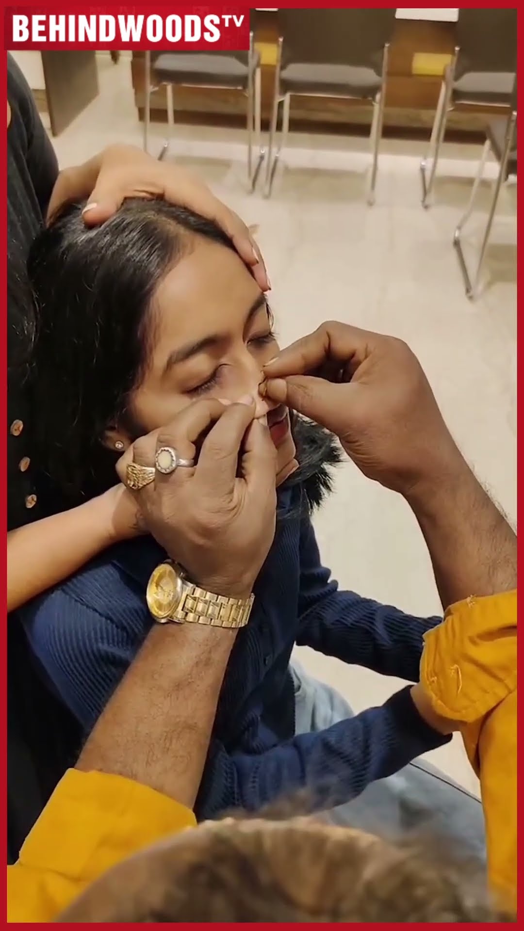 இப்போ மூக்கு குத்த வேணா, ஓடிய பெண்...But அதுக்கு அப்புறம் தான் Twist ?