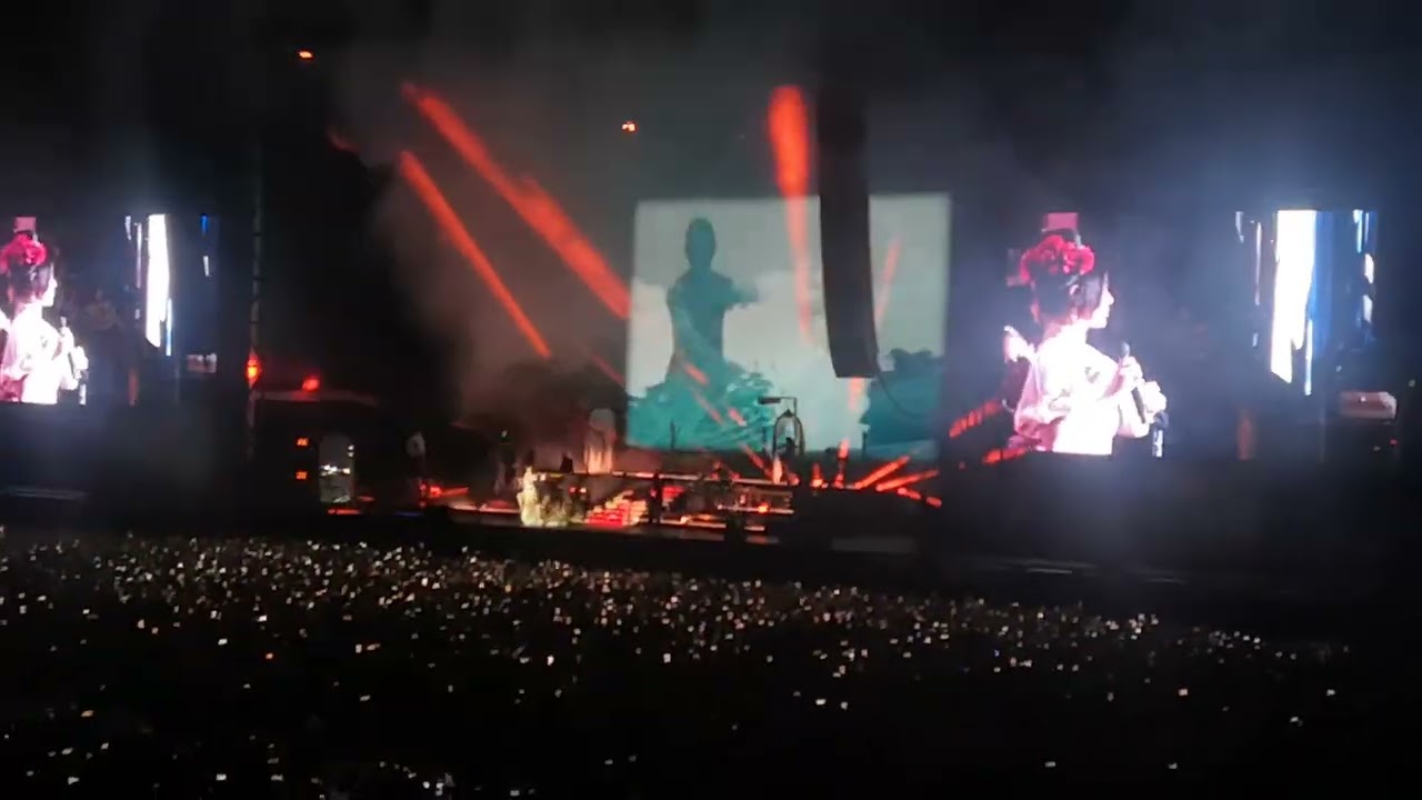 Lana del Rey live @ Cdmx 2023 - A&W / Young and Beautiful