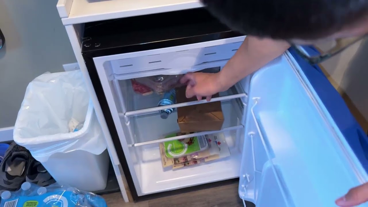 Обзор модернизированного мини-холодильника Zibbizo для спальни 3 (2 куб. фута)