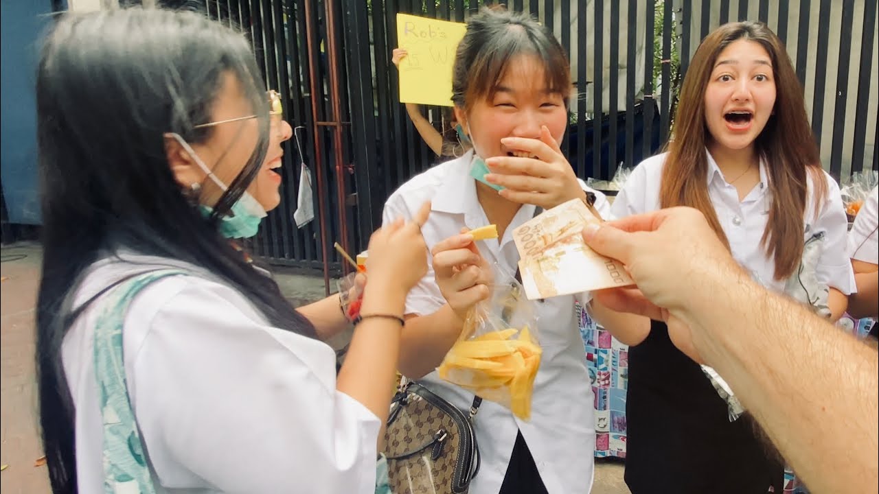 SURPRISING Thailand Students – Pay It Forward