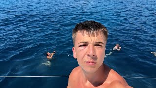 south african entreprenuer gets jumped in Greece