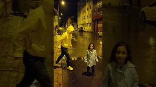 Yağmurda İslandık